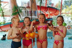 <p><em>Perhetarjoukset Tropiclandiasta</em></p>